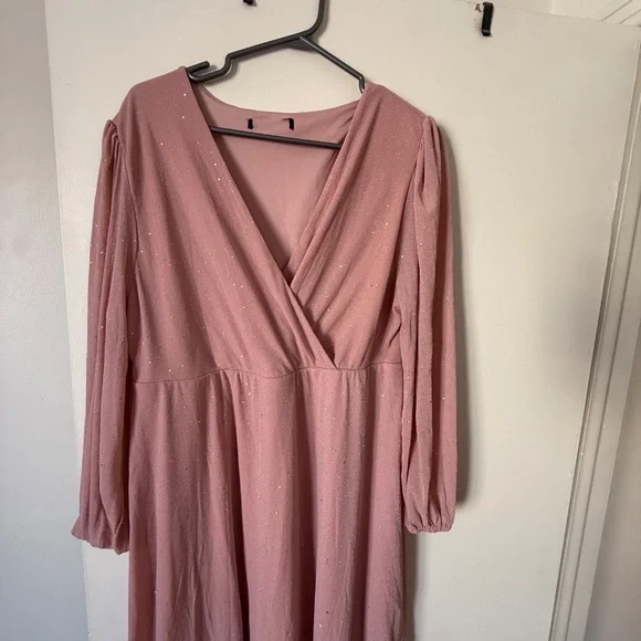 Robe - Picture 2 of 2